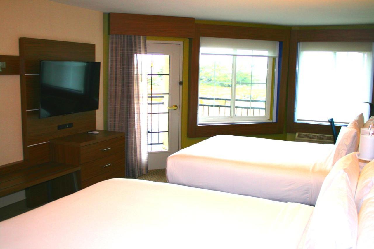 Holiday Inn Express Hotel & Suites Marina By Ihg Ngoại thất bức ảnh