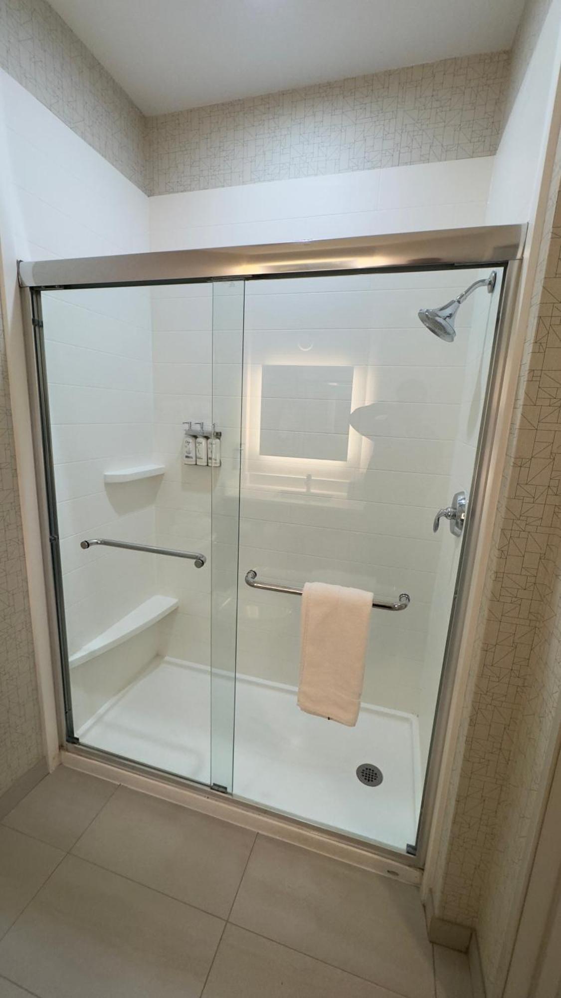 Holiday Inn Express Hotel & Suites Marina By Ihg Ngoại thất bức ảnh