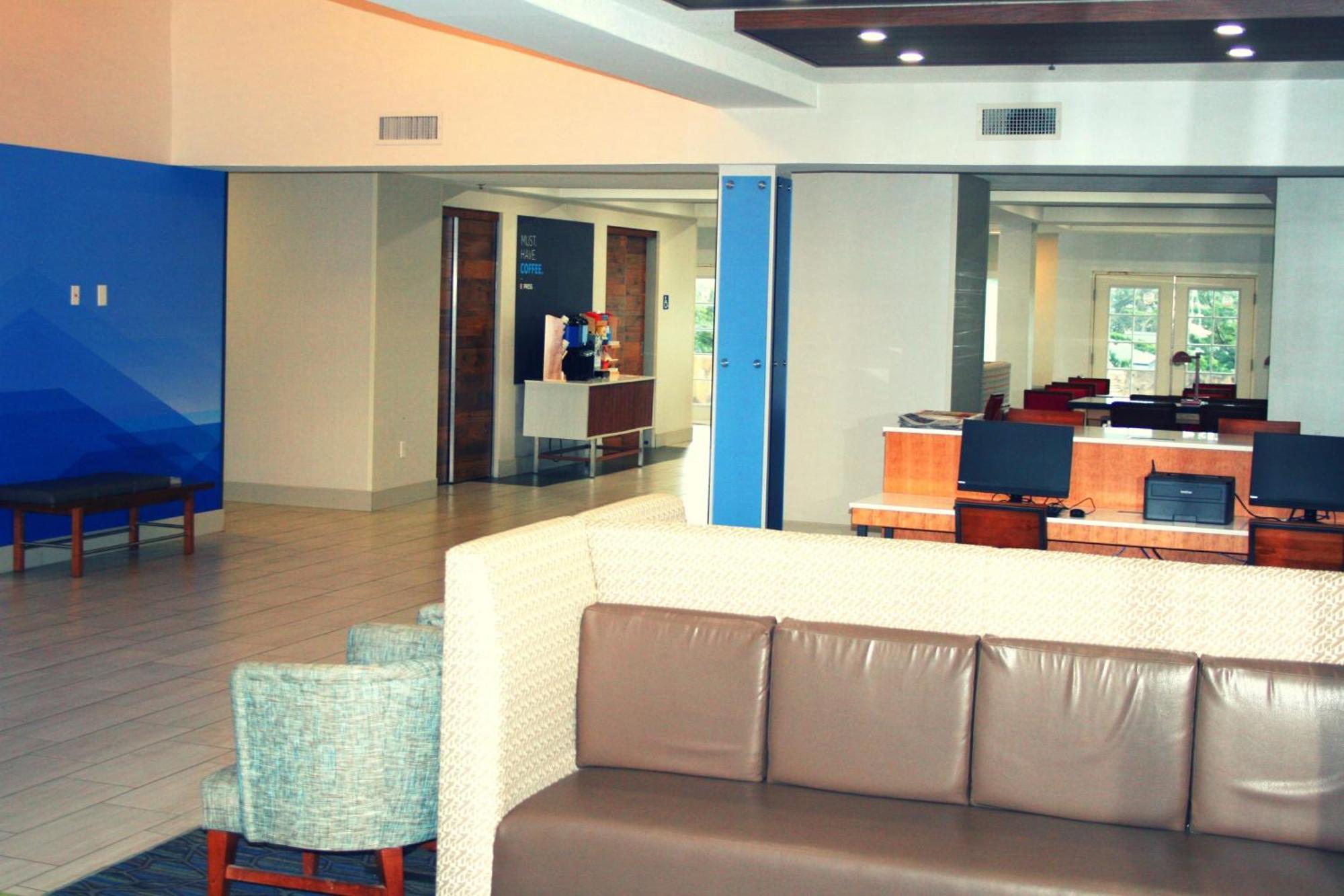 Holiday Inn Express Hotel & Suites Marina By Ihg Ngoại thất bức ảnh